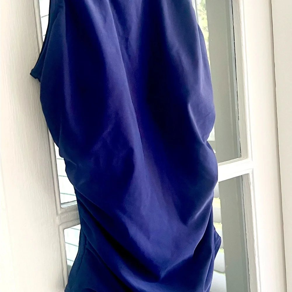 Navy Blue Women's Tummy Control Swimsuit
NWT
Cupshe
Women’s Small - Picture 3 of 14